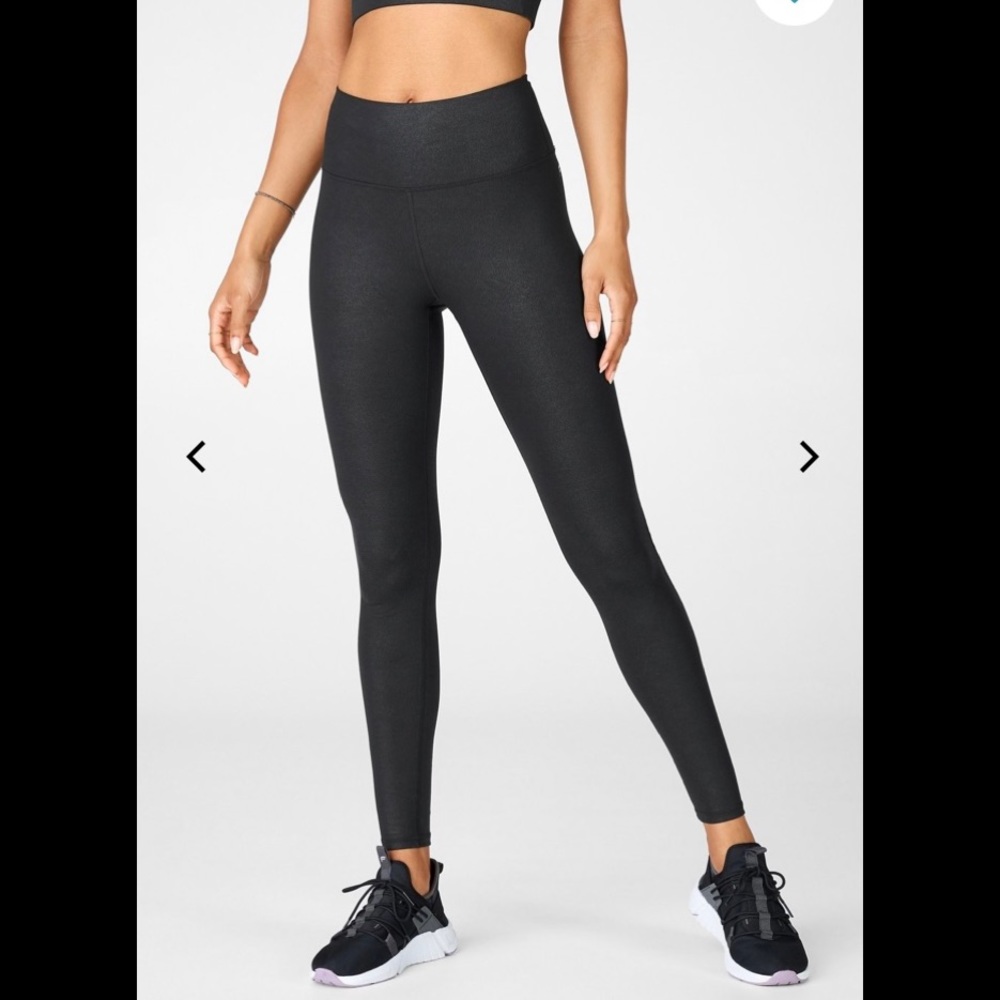 Fabletics. Madelaine Petsch  Leggings